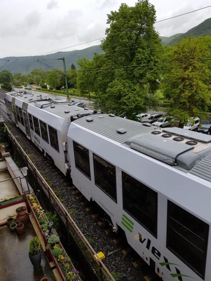 Hotelzimmer Im Alten Reihenhaus Auf Der Stadtmauer Bacharach Esterno foto