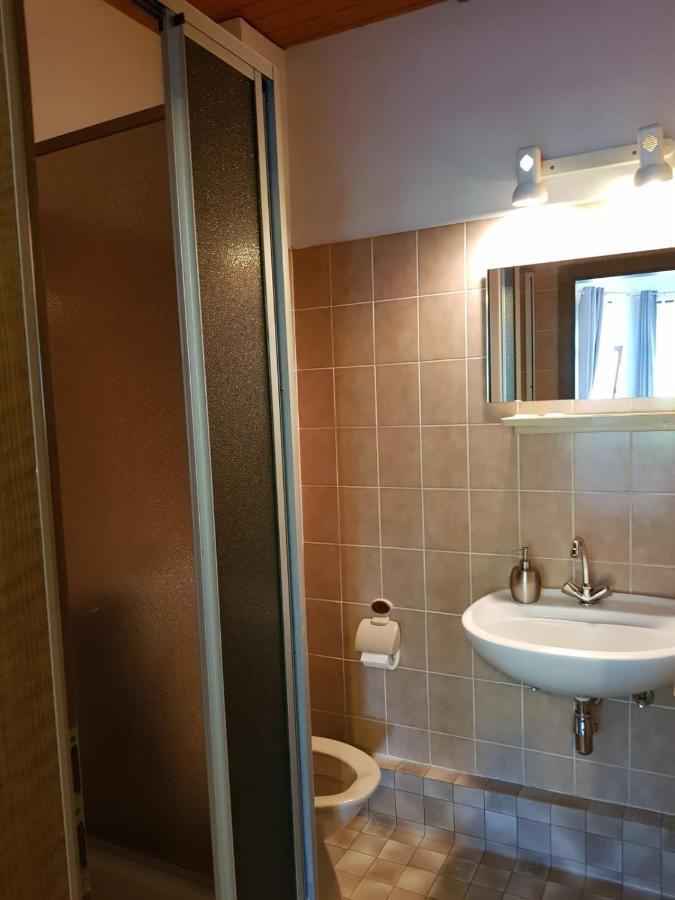 Hotelzimmer Im Alten Reihenhaus Auf Der Stadtmauer Bacharach Esterno foto